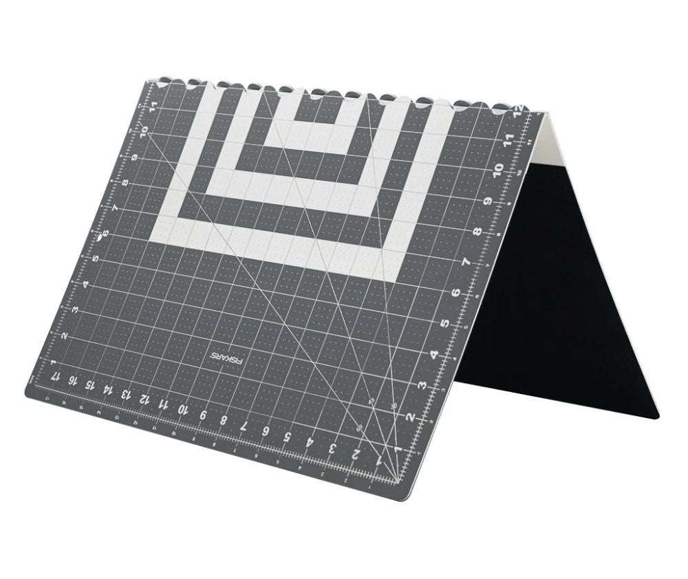 Fiskars_Folding_Cutting_Mat_with_Non-Slip_Base_(18_x_24)_SOHRX4LHW258.jpg