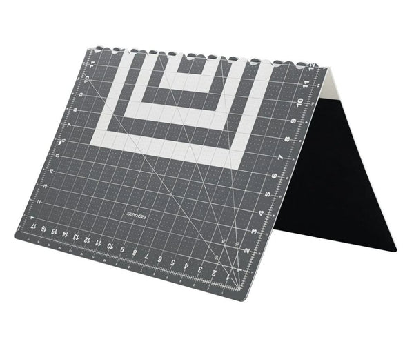Fiskars_Folding_Cutting_Mat_with_Non-Slip_Base_(18_x_24)_SOHRX4LHW258.jpg