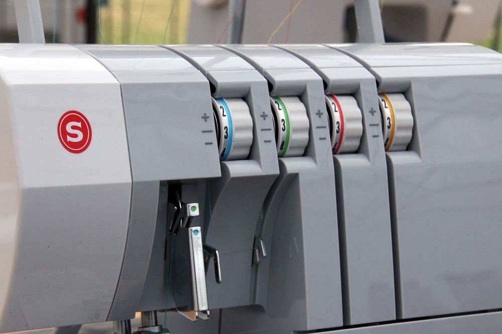 Singer 4411 Heavy Duty Sewing Machine & 14HD854 Overlocker Combo Sew It