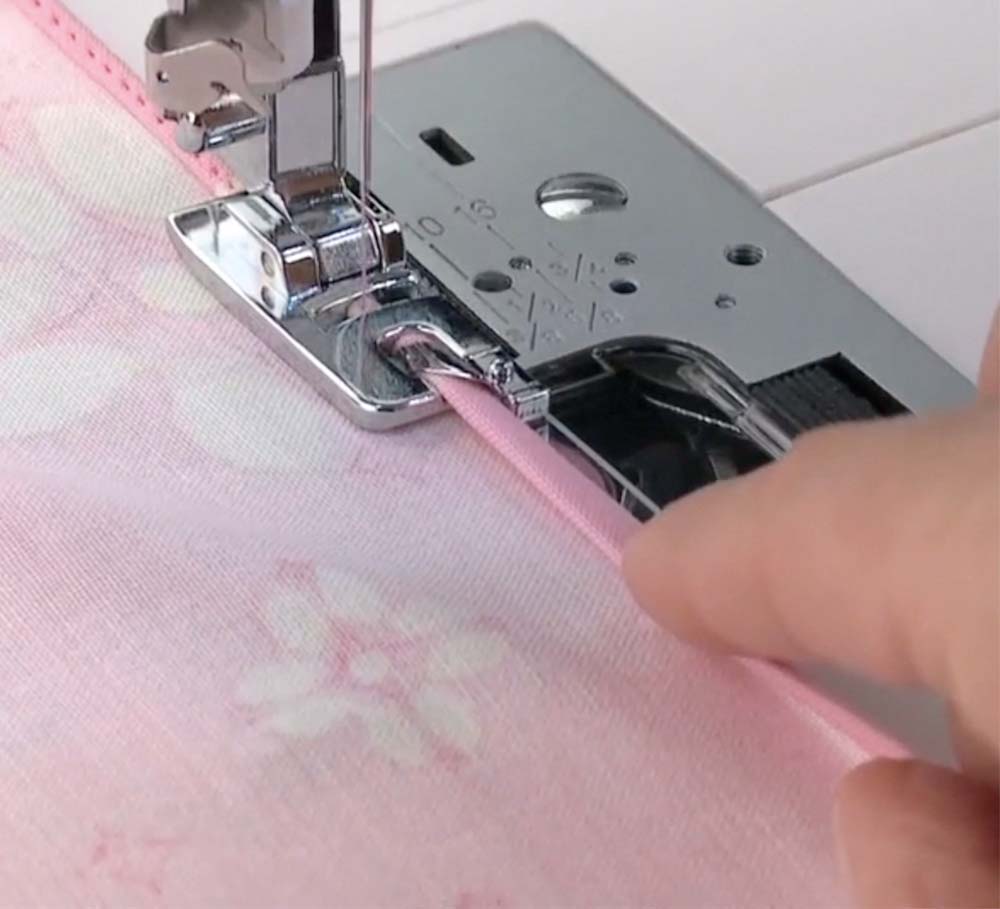 Singer Rolled Hem 4mm Snap-on Presser Foot